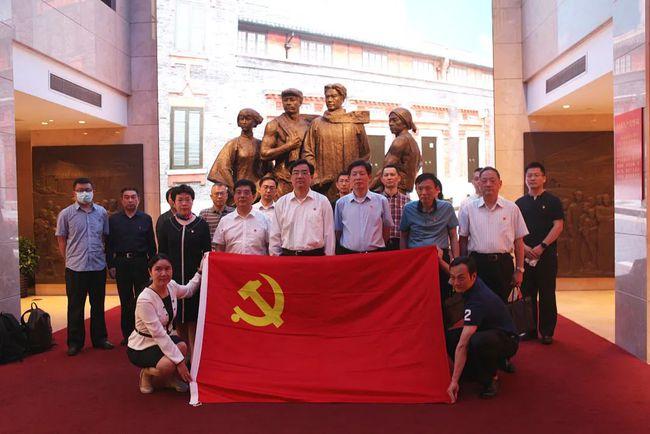 哈尔滨请南方宝宝吃帝王蟹,凭外省有效证件即可全场免费吃